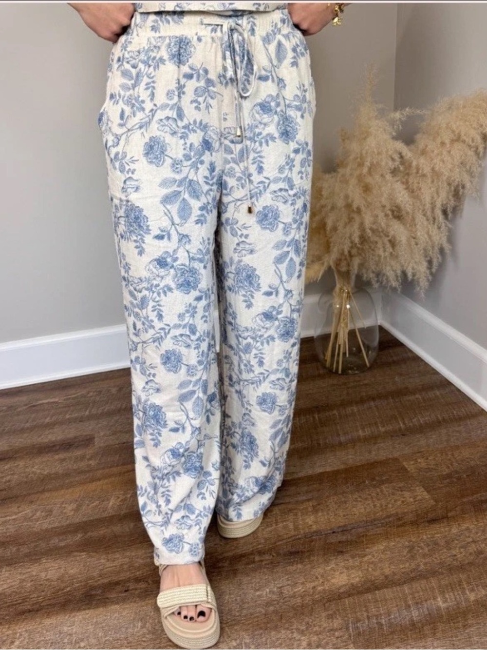 Allie Rose Boutique Blue Floral Drawstring Lounge linen blend Pants size Medium